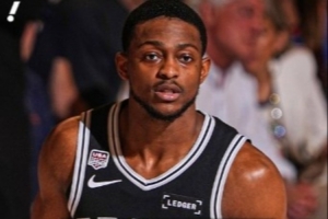 福克斯下赛季年薪4980万&马刺队内最高 比第二高的瓦塞尔多2200万