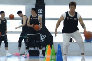 李楠上任北京首钢第一课 夏训开启！潜心蓄力 砺练不休