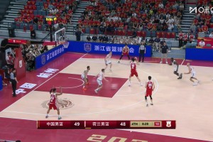 身体优势！杨瀚森内线强打顶飞对手！打板抛进还有加罚！